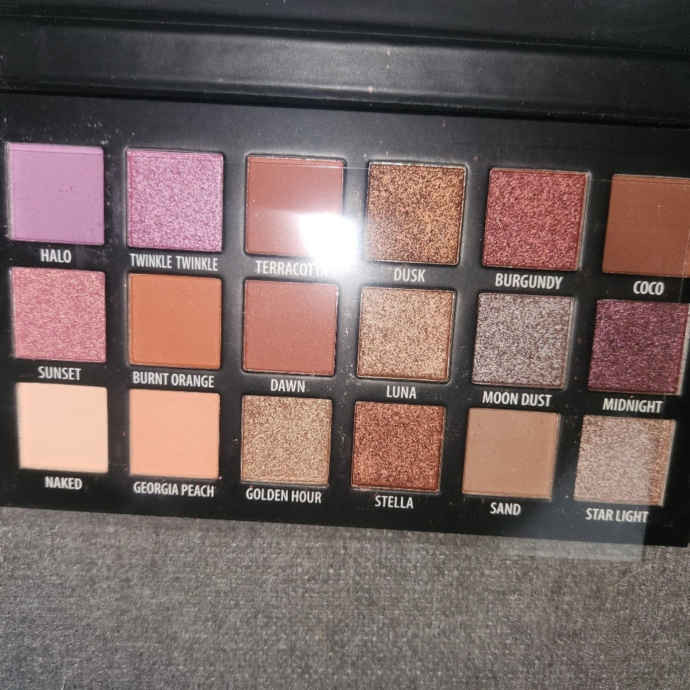 KAB Cosmetics Day & Night Eyeshadow Pallette - Picture 3 of 7